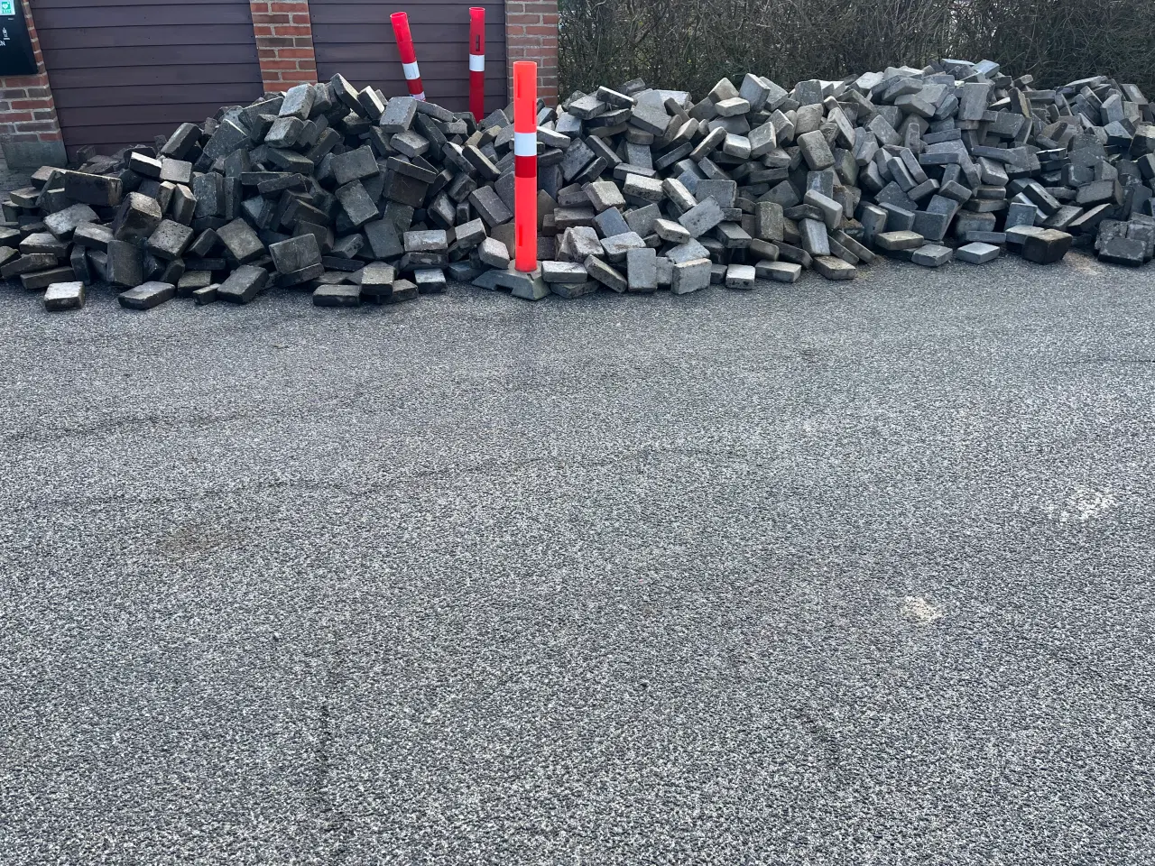 Billede 2 - Herregårdsfliser bortgives