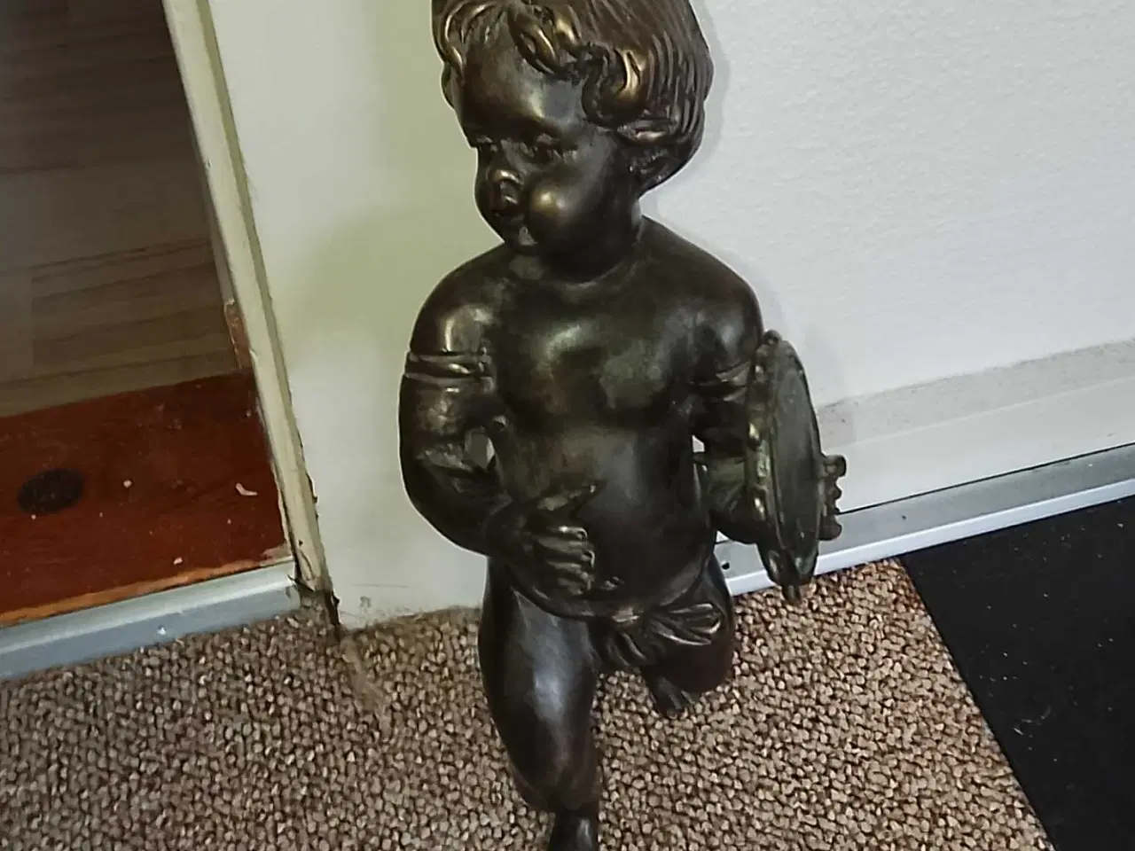 Billede 1 - Bronze figur muligvis discometal.