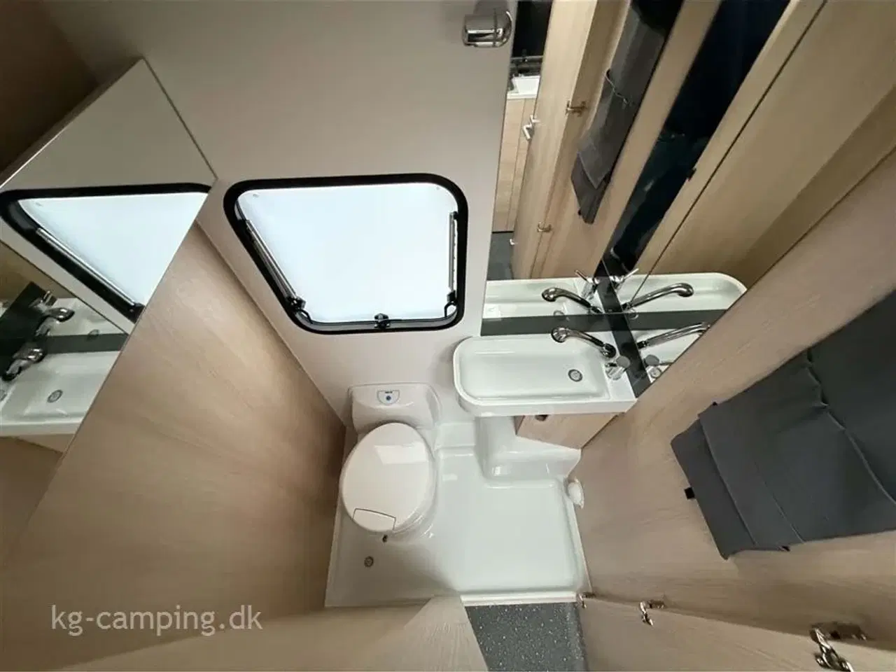 Billede 9 - 2026 - Adria Aviva 492 LU Enkeltsenge med udtræk samt endesiddegruppe. NU på Lager!