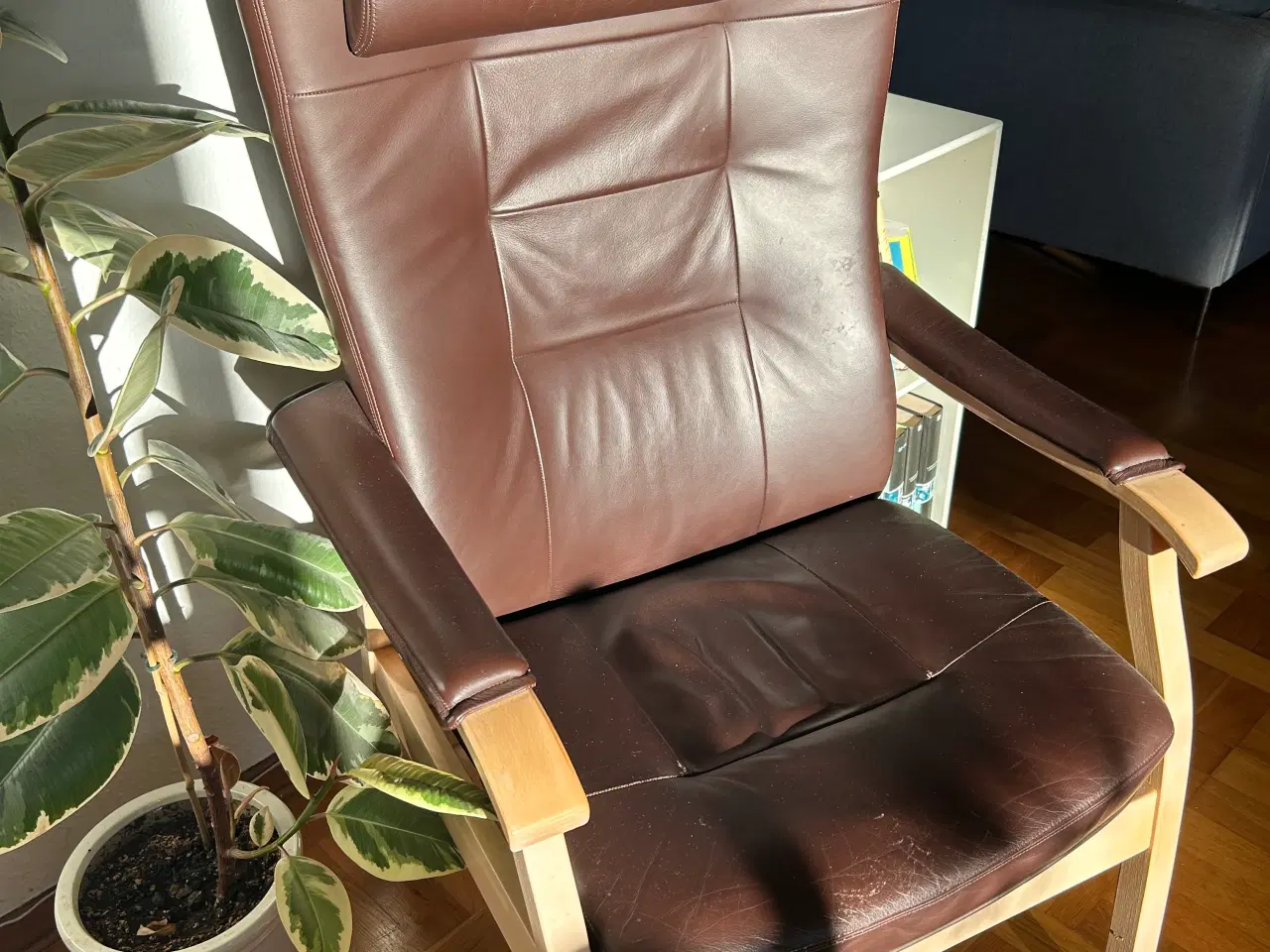 Billede 1 - Farstrup lænestol i brunt læder