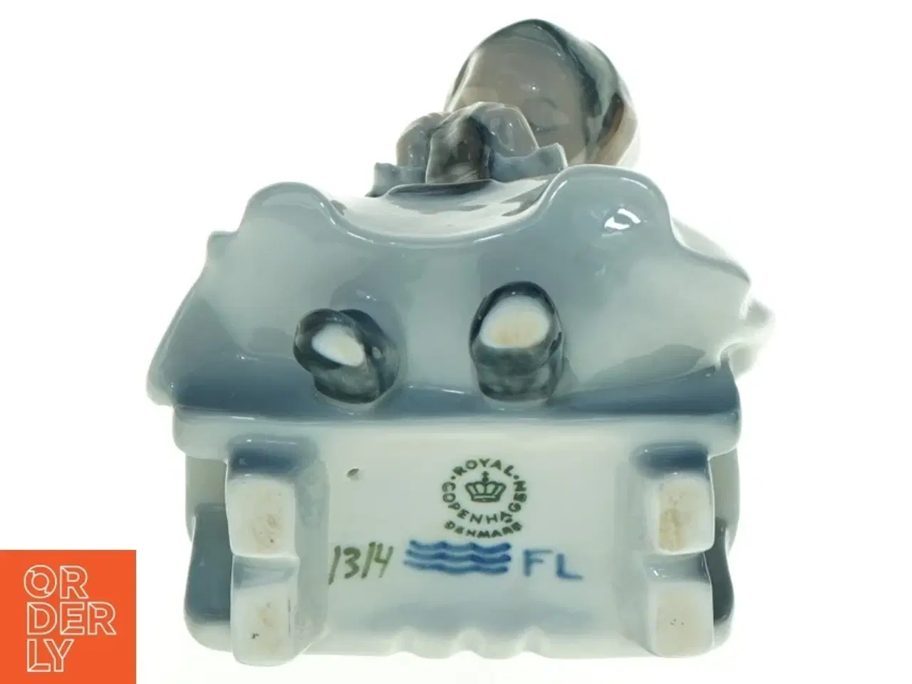 Billede 4 - Porcelænsfigur af strikkende Amager Pige fra Royal Copenhagen (str. 14 x 10 cm)