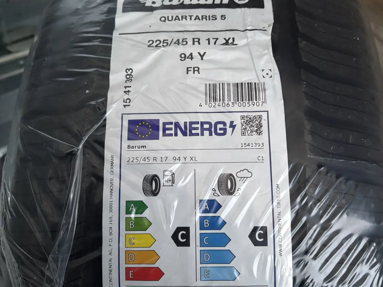 Billede 2 - 225/45-17 helårsdæk