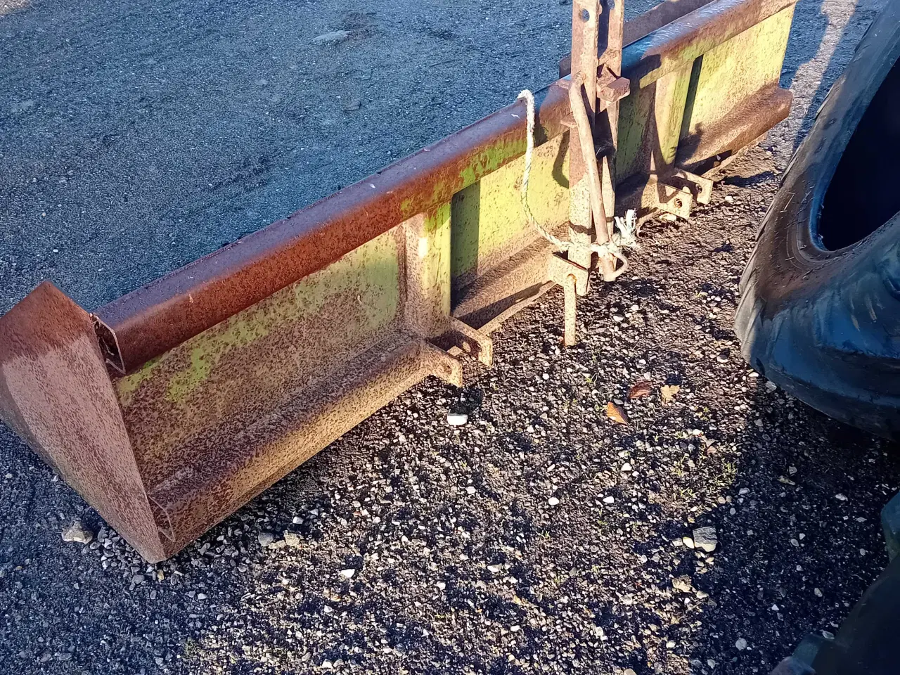 Billede 2 - Bagskovl 2m