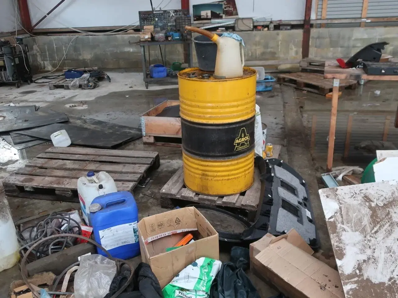 Billede 18 - Div. Dunke, haveredskaber, løftestroppe, arbejdsborde, værktøj m.m.