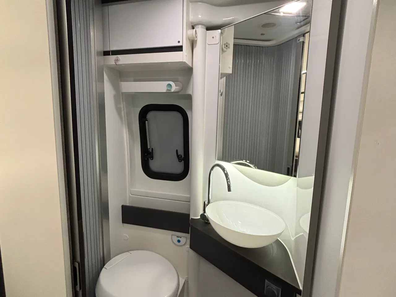Billede 10 - Autocamper til salg - Adria 640 SLB Twin Supreme