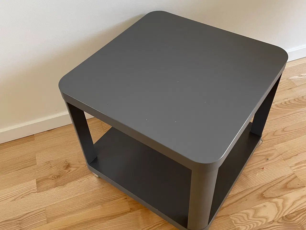 Billede 1 - Tingby sidebord (IKEA)