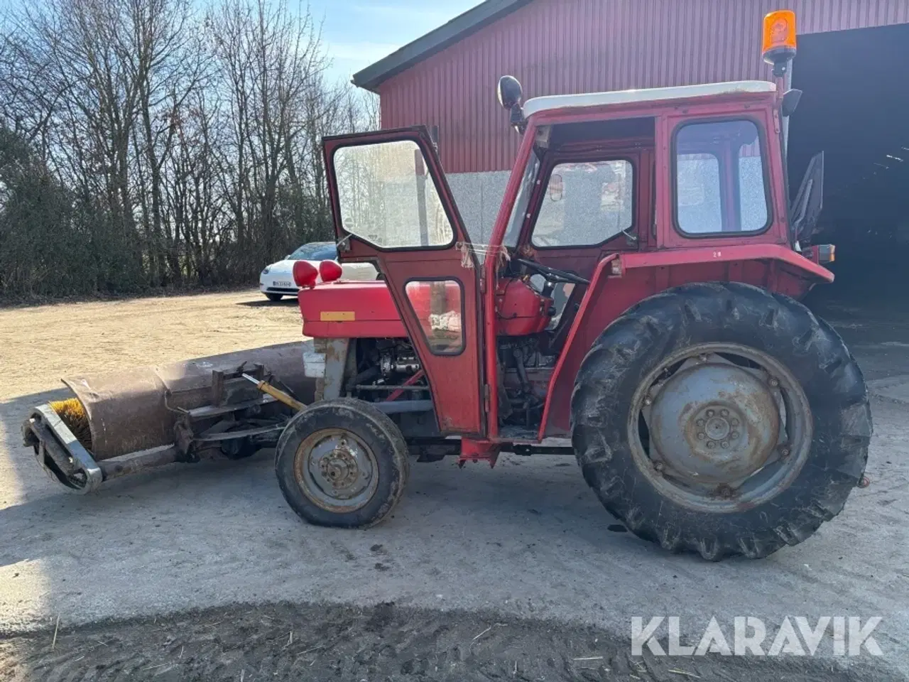 Billede 6 - Traktor Massey Ferguson 135 med fejekost