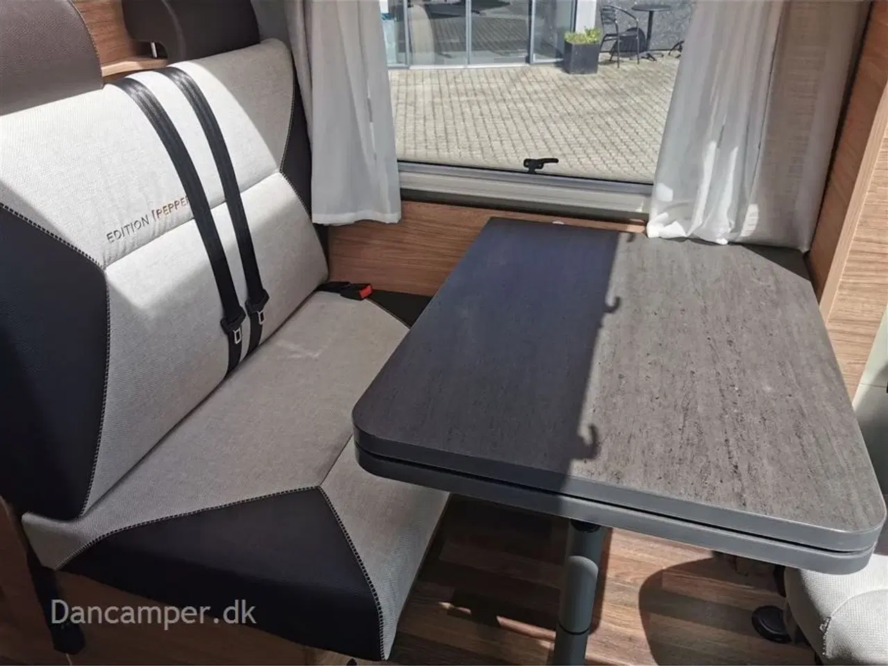 Billede 19 - 2022 - Weinsberg CaraCompact 600 MF "Pepper Edition"   Under klargøring! Flot Pepper Edition, 9-trin aut., Solcelle 180W, Lithiumbatteri 100Ah, El-trin, Navigation, Head-up display