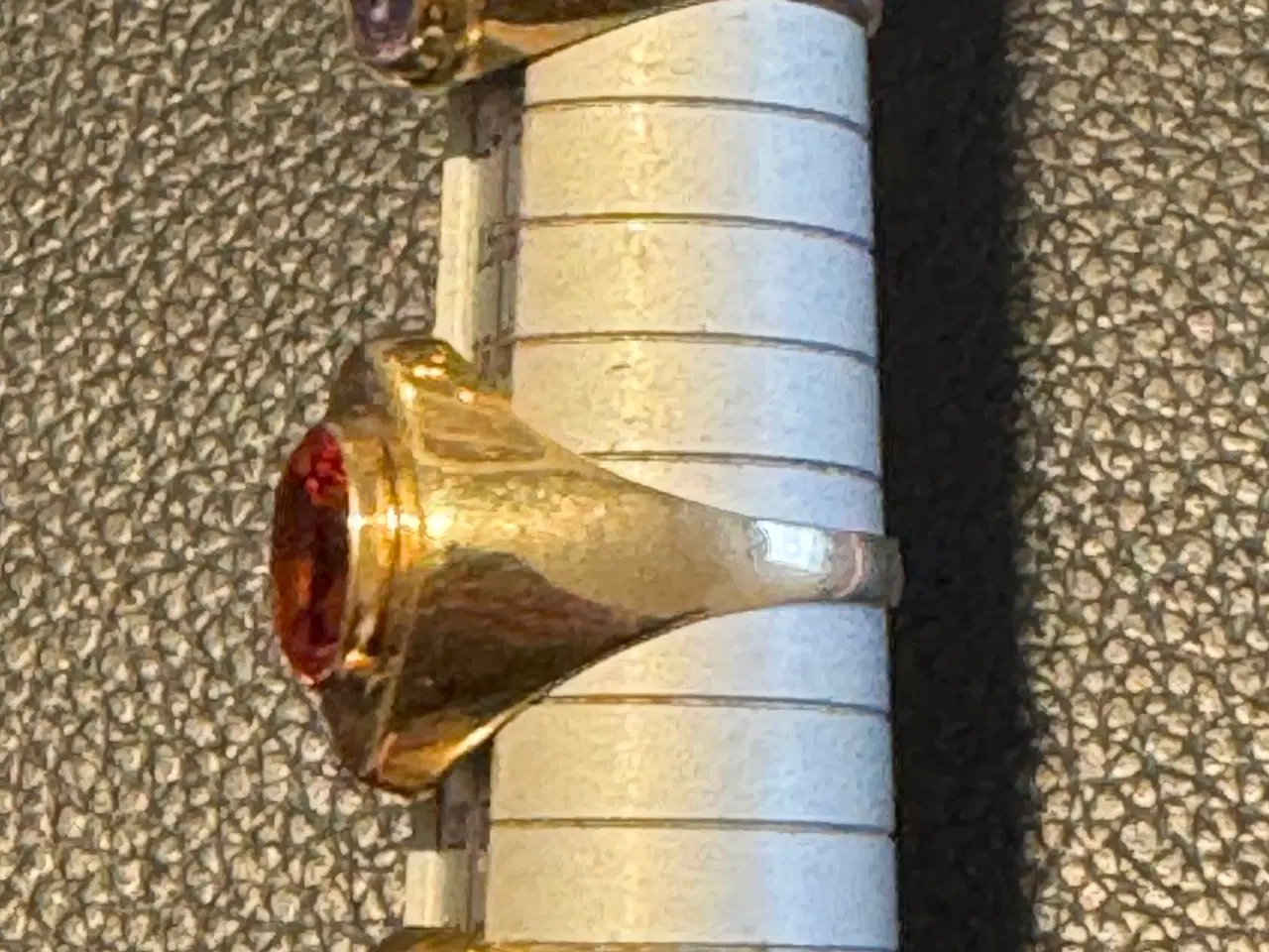 Billede 2 - Tre ringe i 14 karat guld med sten.