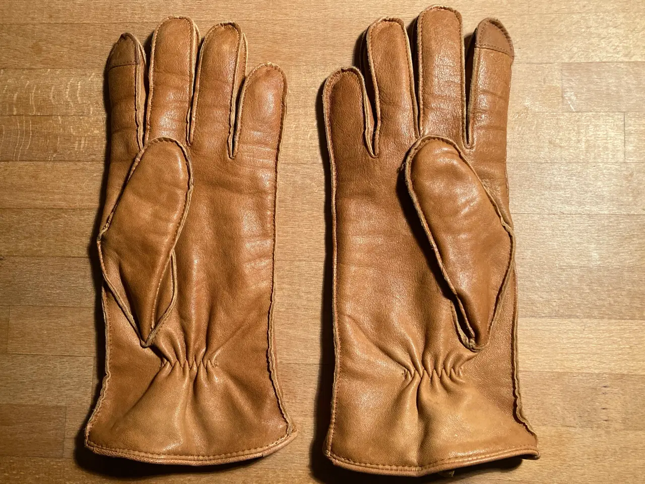 Billede 2 - Cognacfarvede herrehandsker i fåreskind