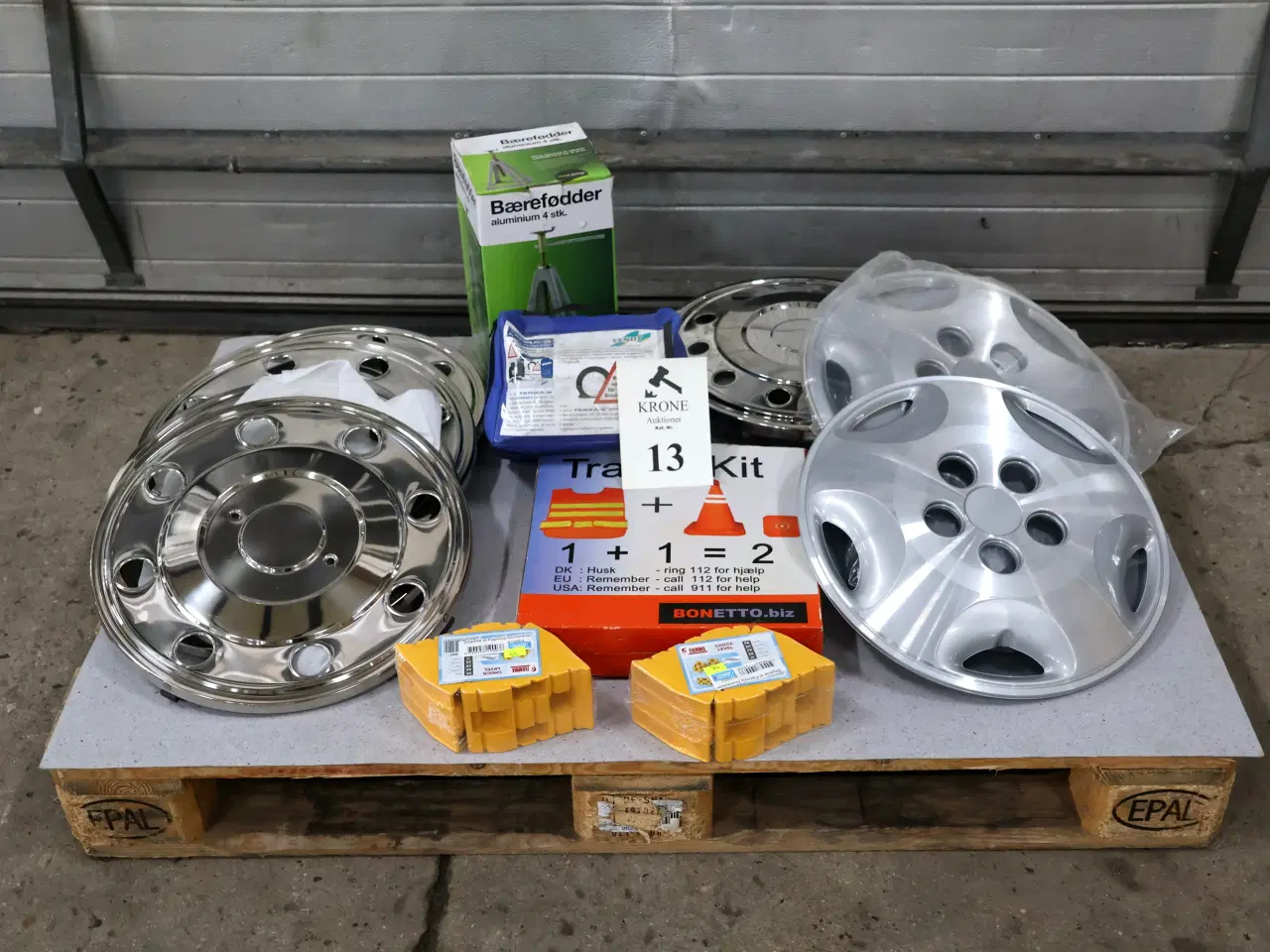 Billede 7 - Div Hjulkapsler, bærefødder, kompressor mm.