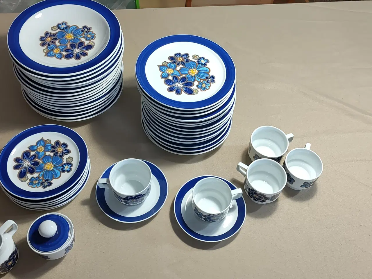 Billede 1 - Flot blåt blomsterstel fra Colditz Inglasur