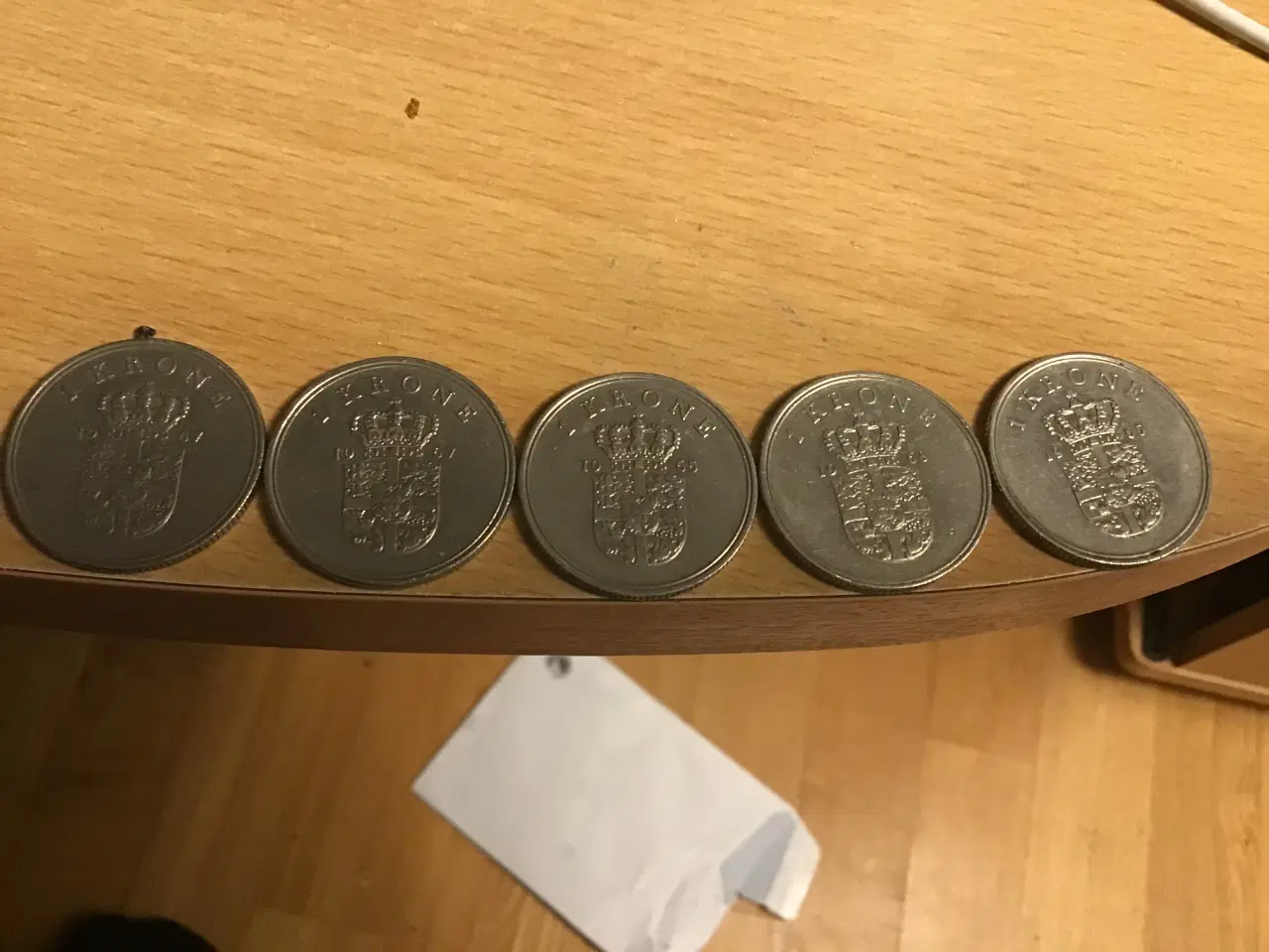 Billede 2 - En krone dansk bud modtages