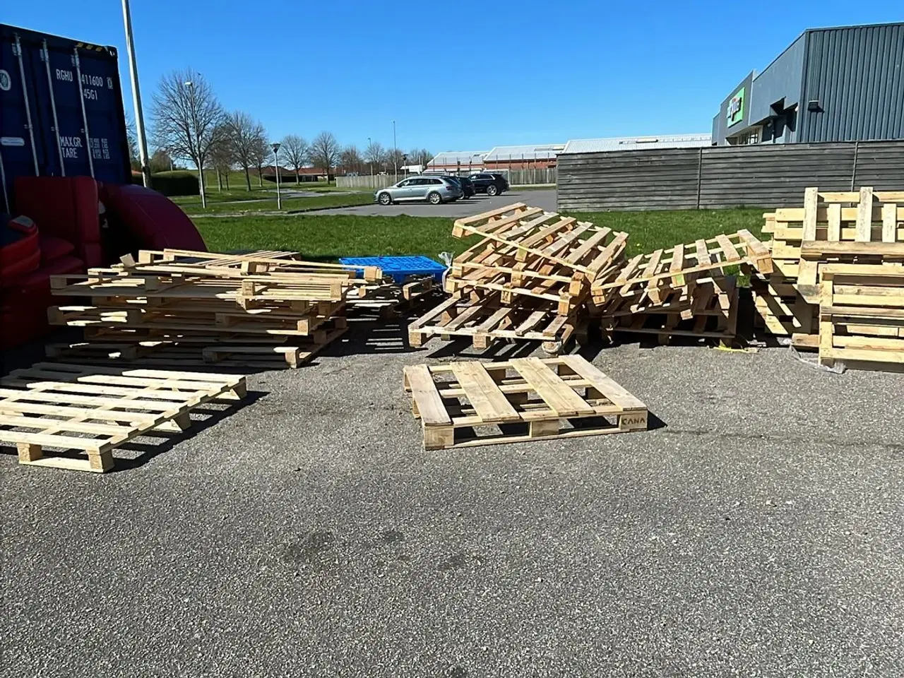 Billede 1 - Restpaller og brugte sofaer til afhentning