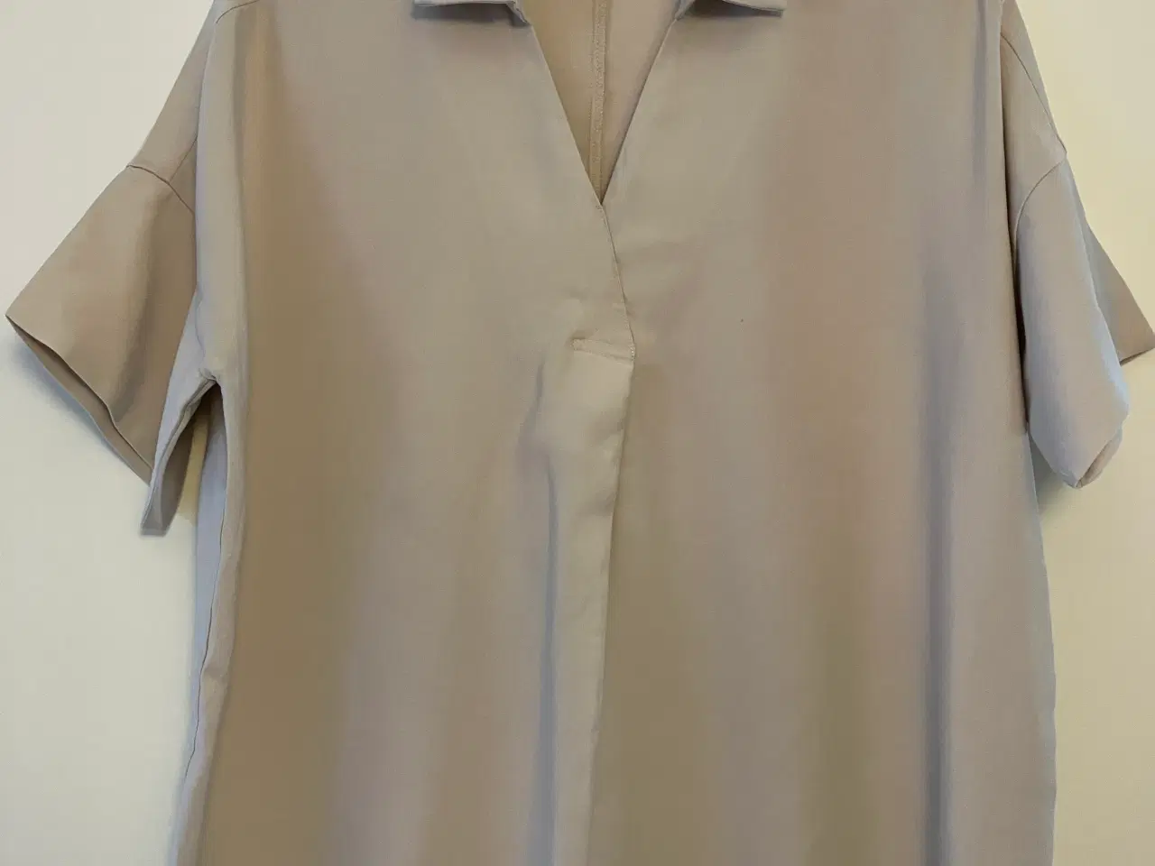 Billede 1 - Mango skjortebluse str. XS. Beige og 100 % viskose