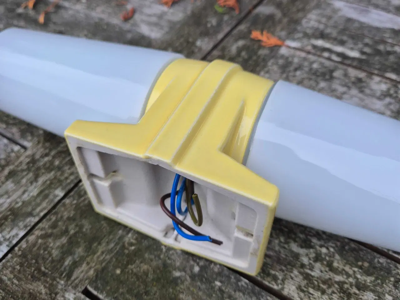 Billede 5 - Gul badeværelseslampe fra Ifö