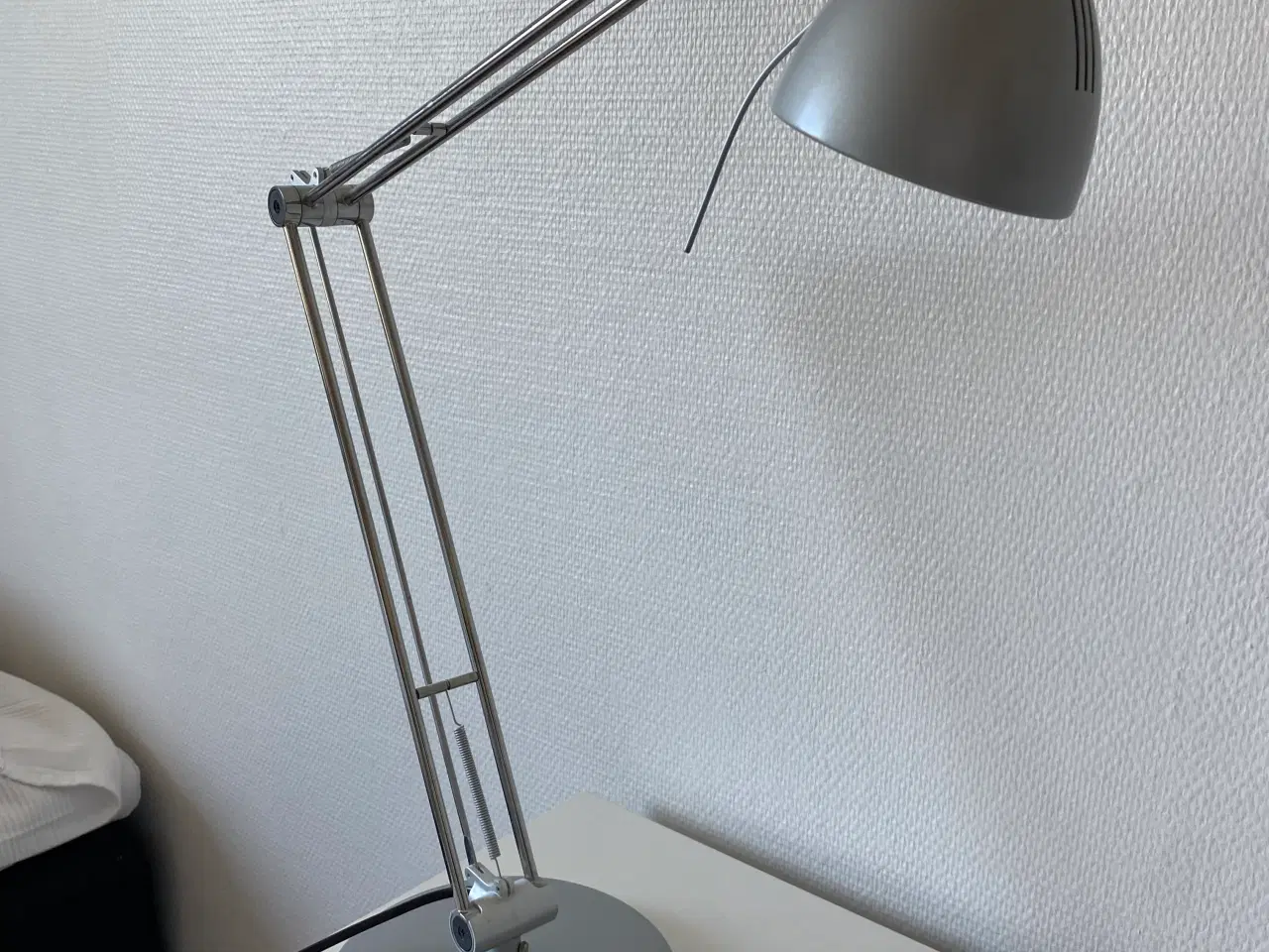 Billede 1 - Bordlampe i sølv fra Ikea