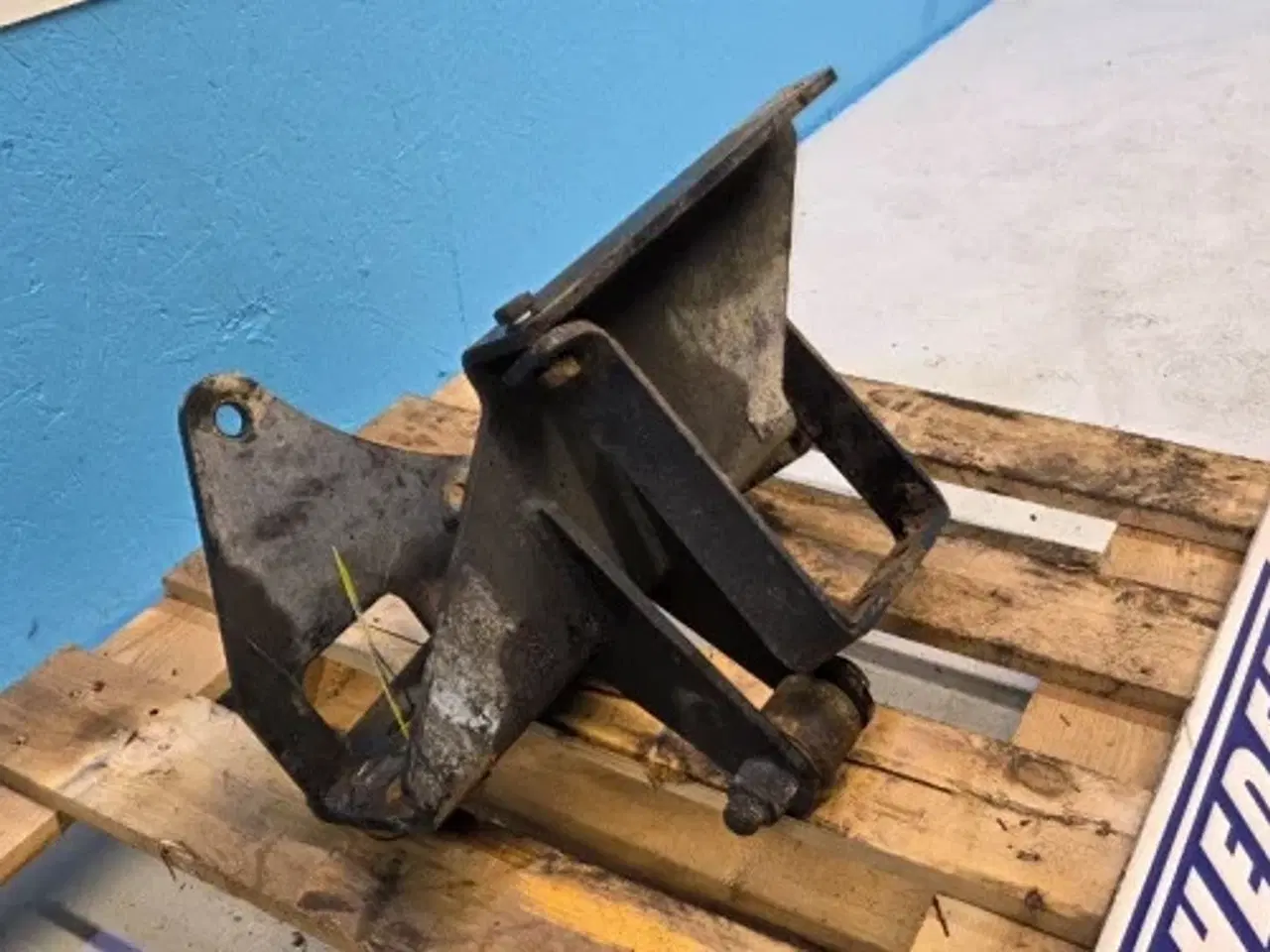 Billede 9 - New Holland TM165 Beslag L.  82018502