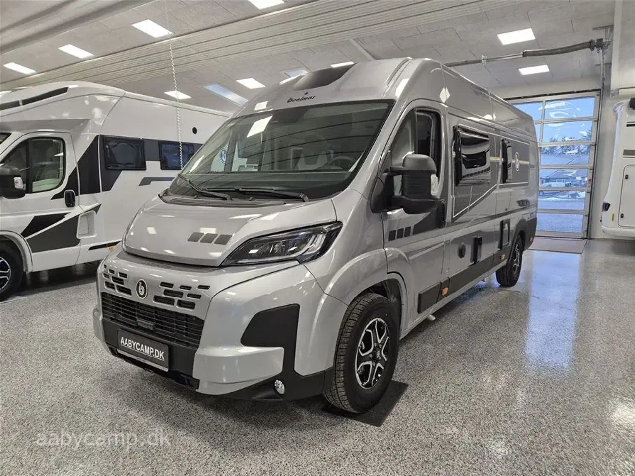 Billede 4 - 2026 - Benimar Benivan 160 PLUS   NK Pakke. Automatgear. 140Hk. 200W solcelle. Kompressor køleskab. Webasto Dieselvarme. Elektrisk indgangstrin. Metallak