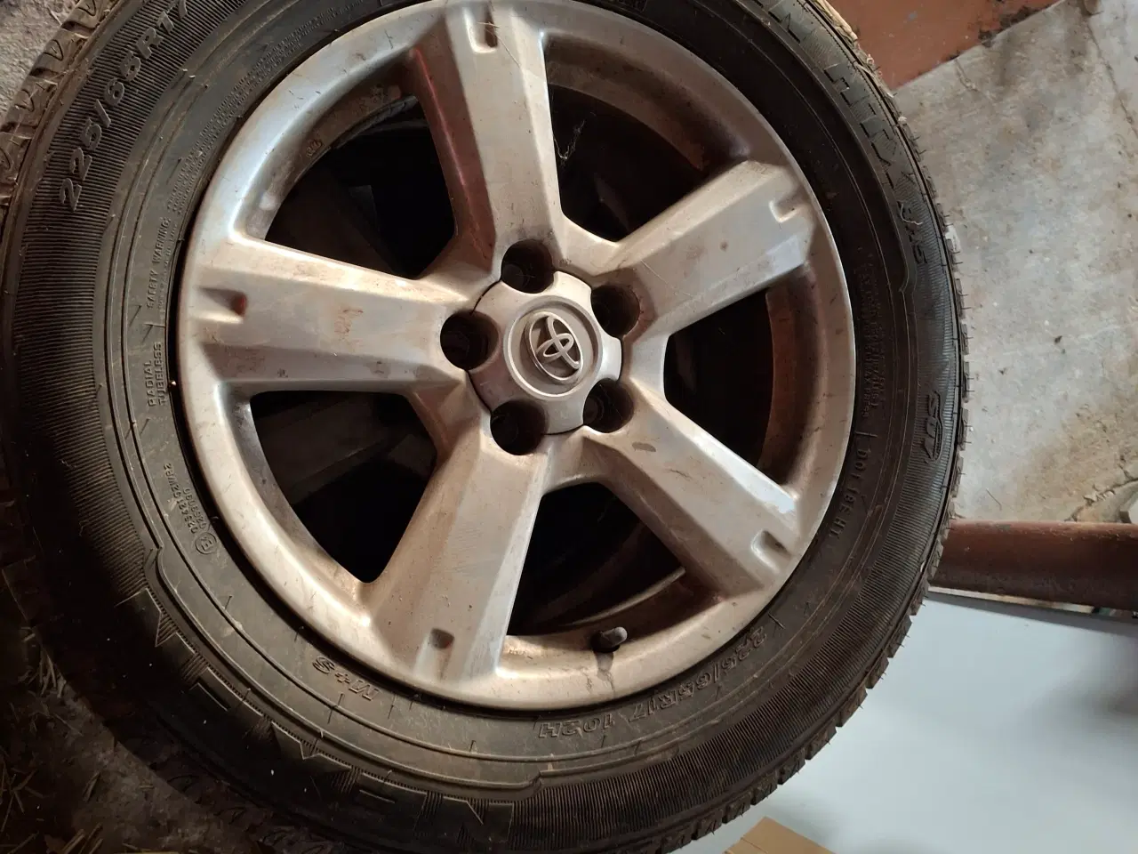 Billede 1 - Toyota Rav4, Vinterdæk