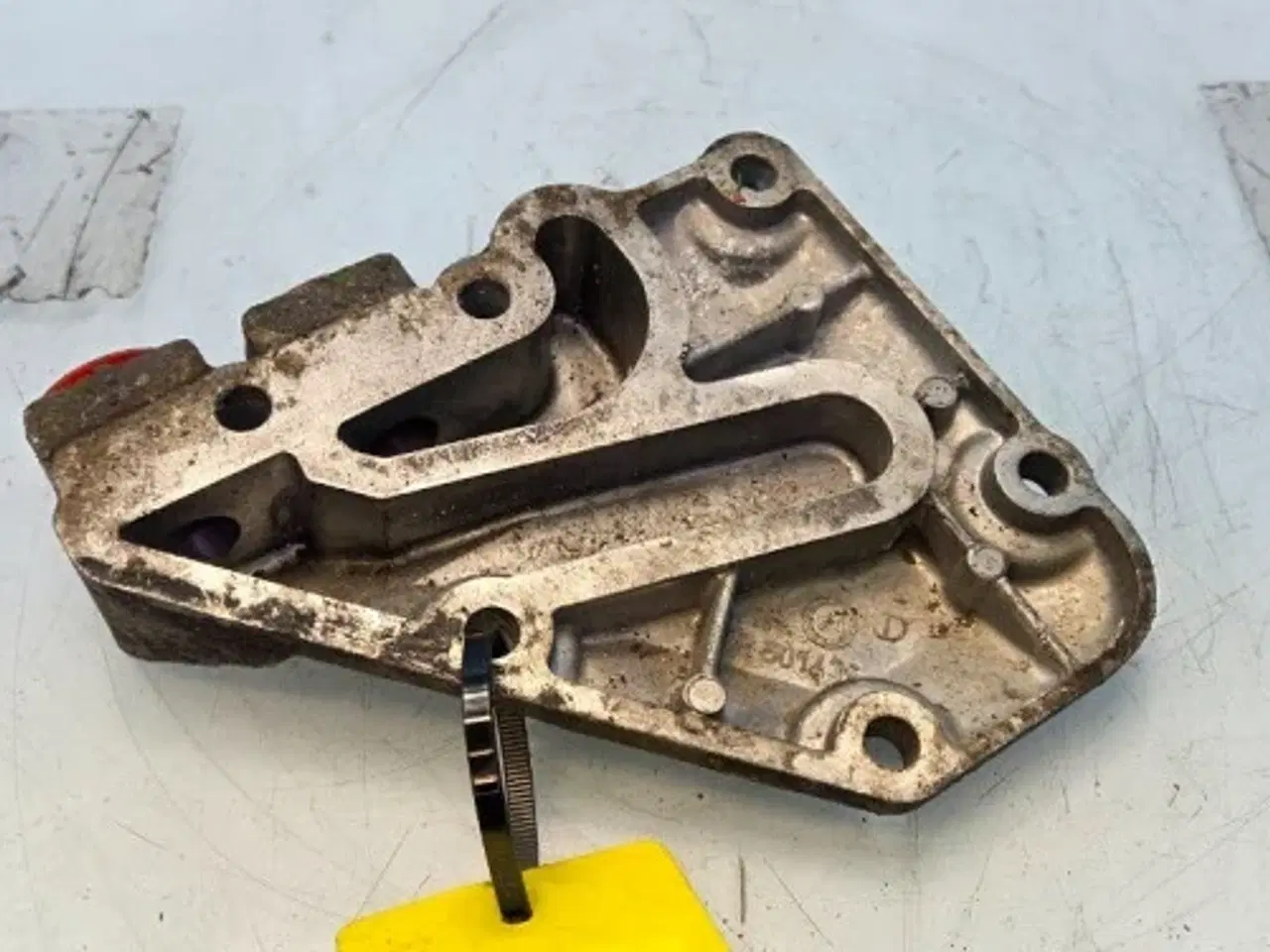 Billede 3 - John Deere  6068   Adapter Til Motoroliefilter   DZ122690