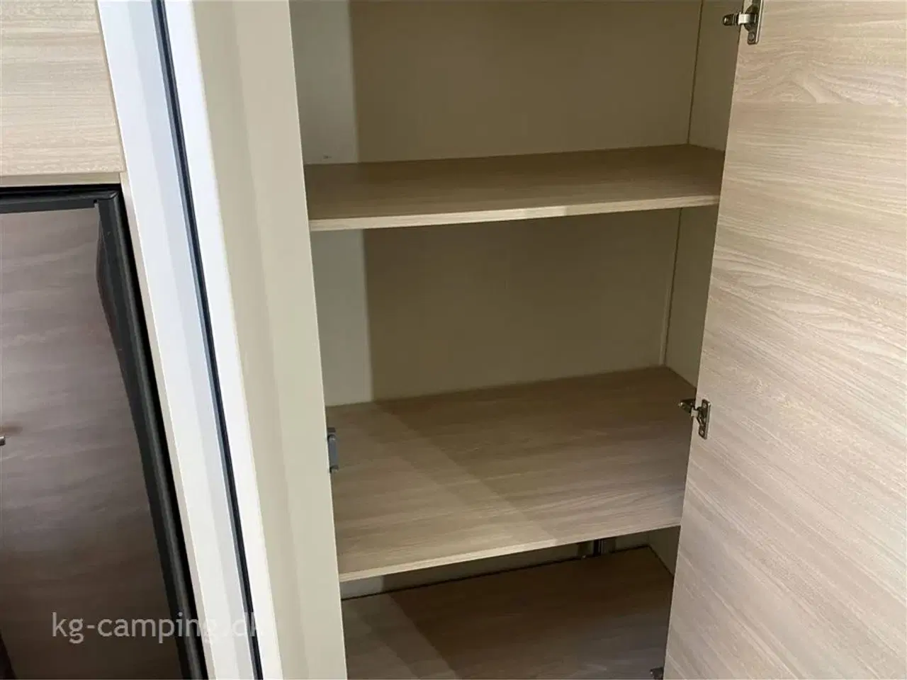 Billede 17 - 2020 - Euramobil Activa One Populær lille Euramobil med masser af skabsplads. Bemærk totallængede på 589 cm.