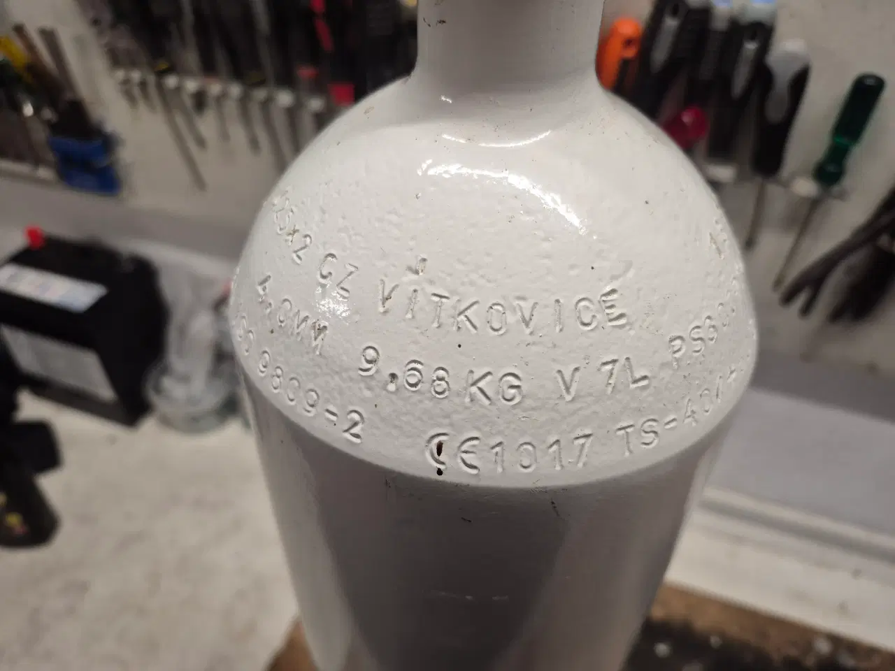 Billede 5 - Vitkovice trykflaske 7 liter stål hvid konverteret