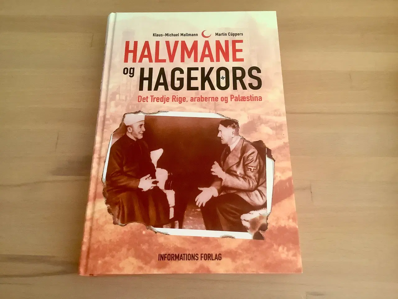 Billede 1 - Halvmåne og Hagekors.