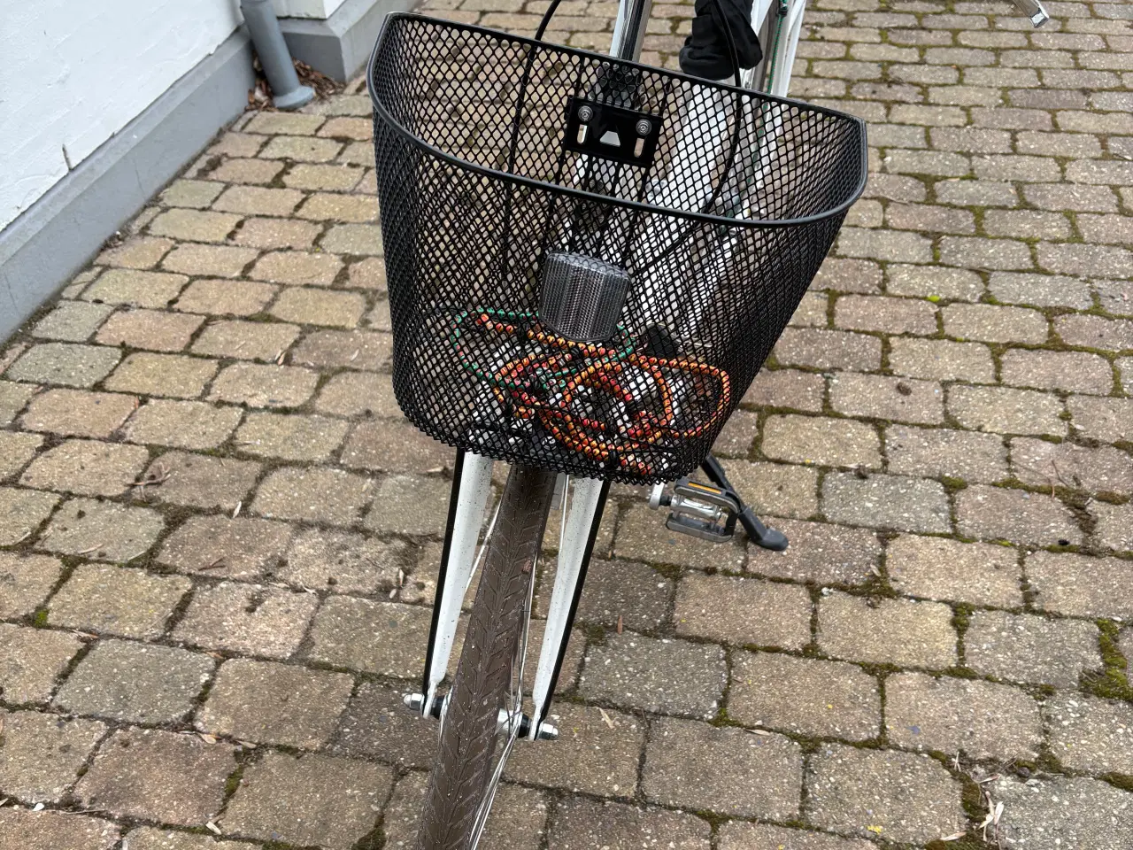 Billede 5 - Næsten ny Mustang cykel med kurv