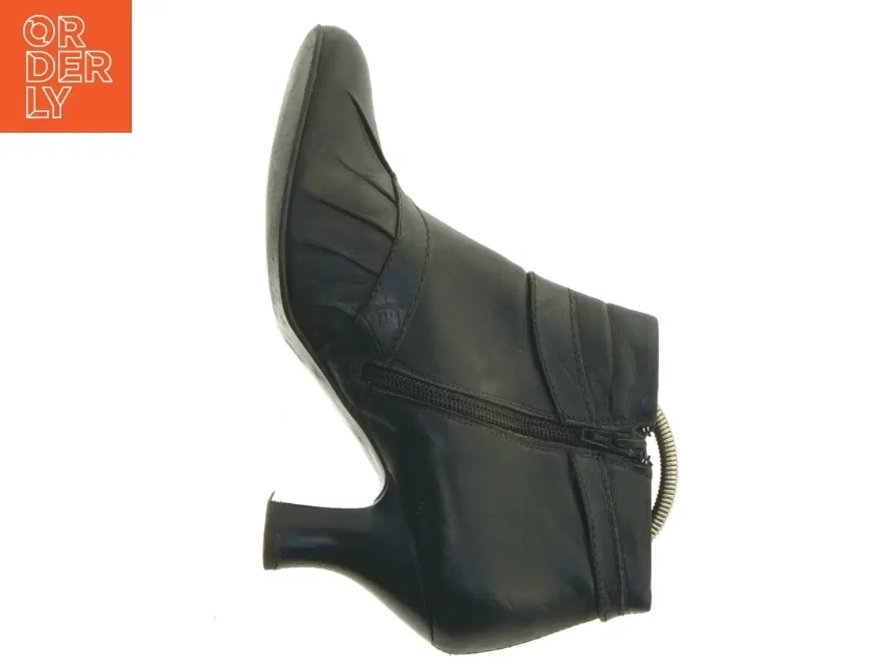 Billede 7 - Sort ankelstøvle med hæl (str. 39)