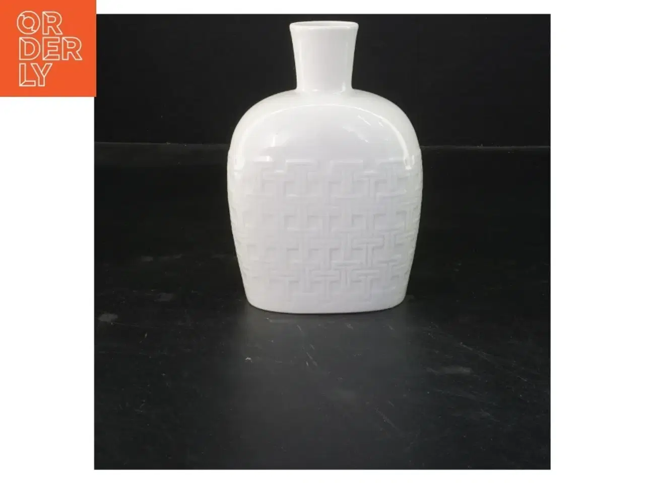 Billede 1 - Bing og Grøndal Hvid vase med mønster fra B&G (str. 15x10 cm)