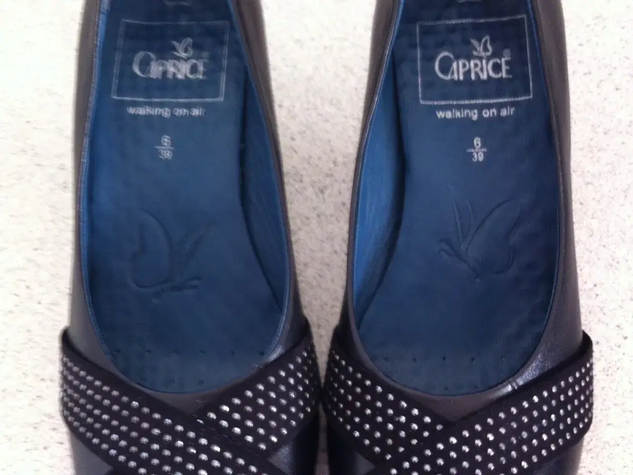 Billede 1 - Højhælede Caprice sko