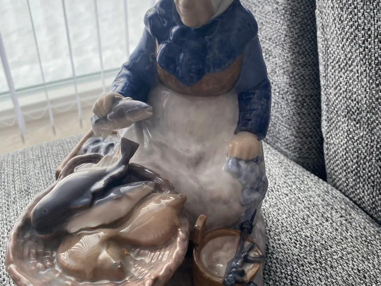 Billede 2 - Kongelig porcelæns figur sælges