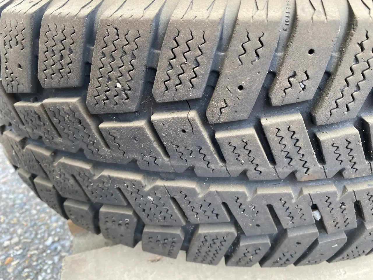 Billede 2 - Vinterdæk har sat på en Ford-transit kvalitet dæk