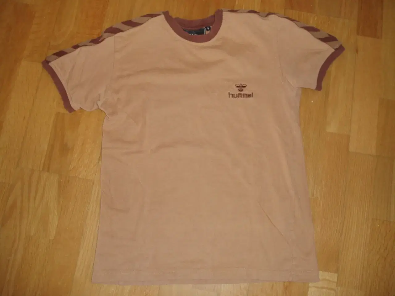 Billede 1 - Hummel retro t-shirt str. s