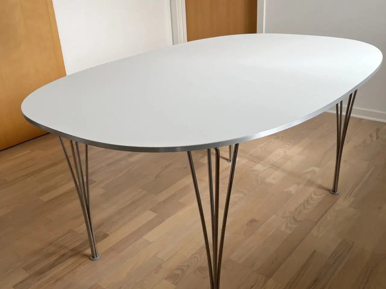 Billede 2 - Piet Hein spisebord fra Fritz Hansen - B612.