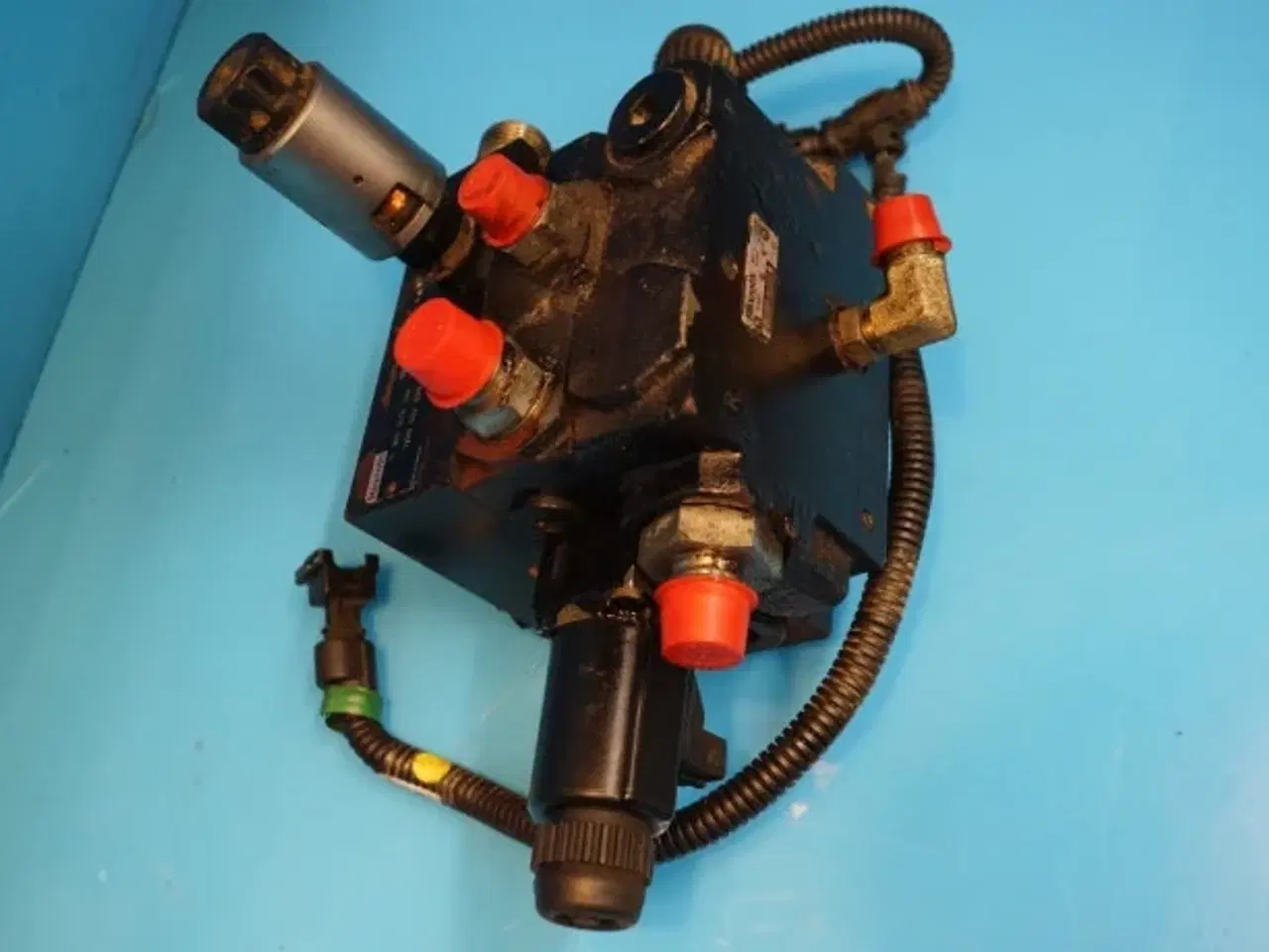 Billede 16 - Case 8010 Hydraulikventil 87313989