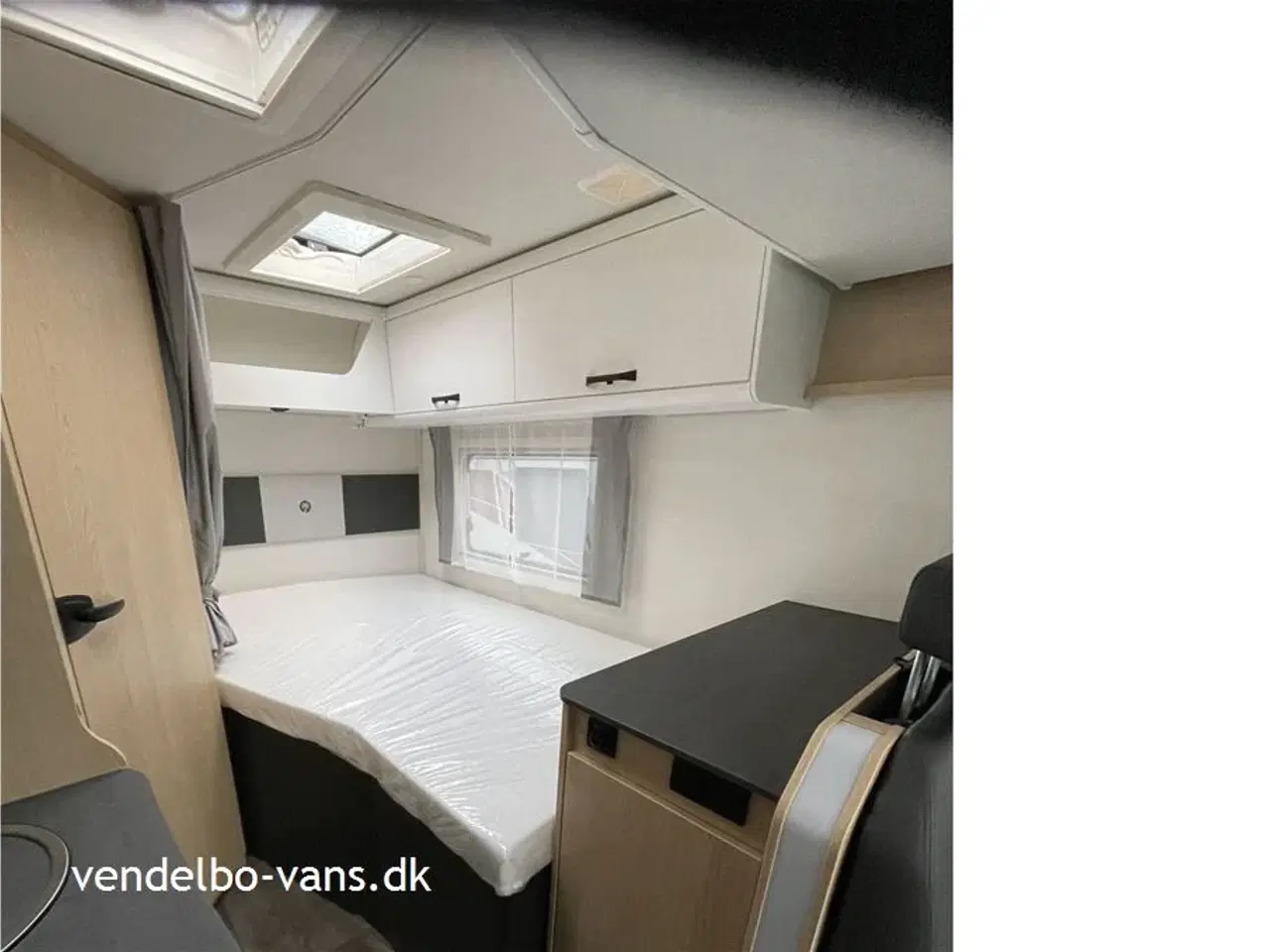 Billede 7 - 2026 - SunLight T 58 Adventure Edition   Under 6 m lang og med 2 komfortable dobbeltsenge til rådighed