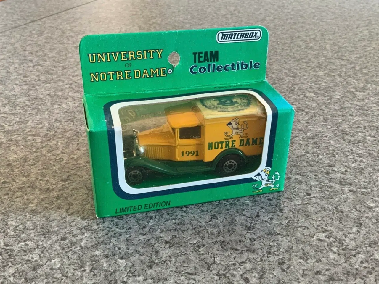 Billede 1 - Matchbox 1991 University of Notre Dame Ford Van