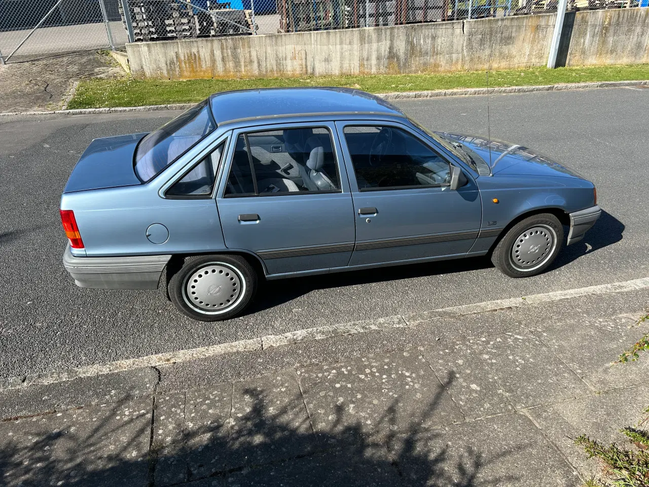 Billede 10 - Opel Kadett 1.6 S E Sedan 4-dørs 1989