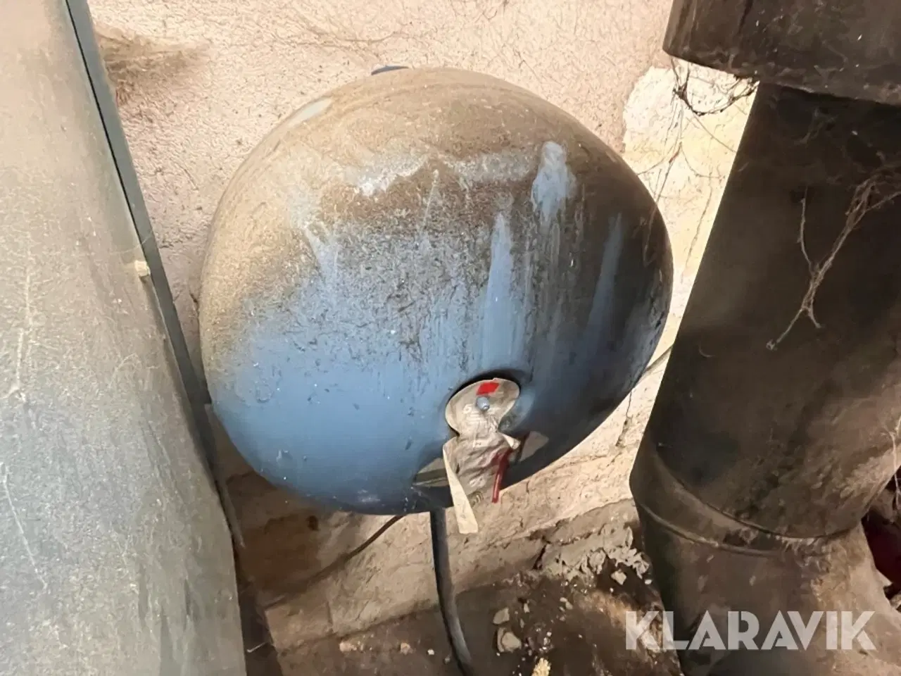 Billede 9 - Pillefyr med silo og skorsten