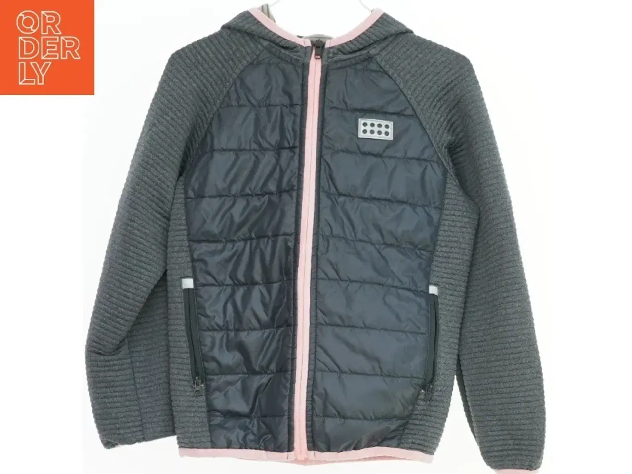 Billede 1 - Jakke med hætte og lynlås fra Lego (str. 122)