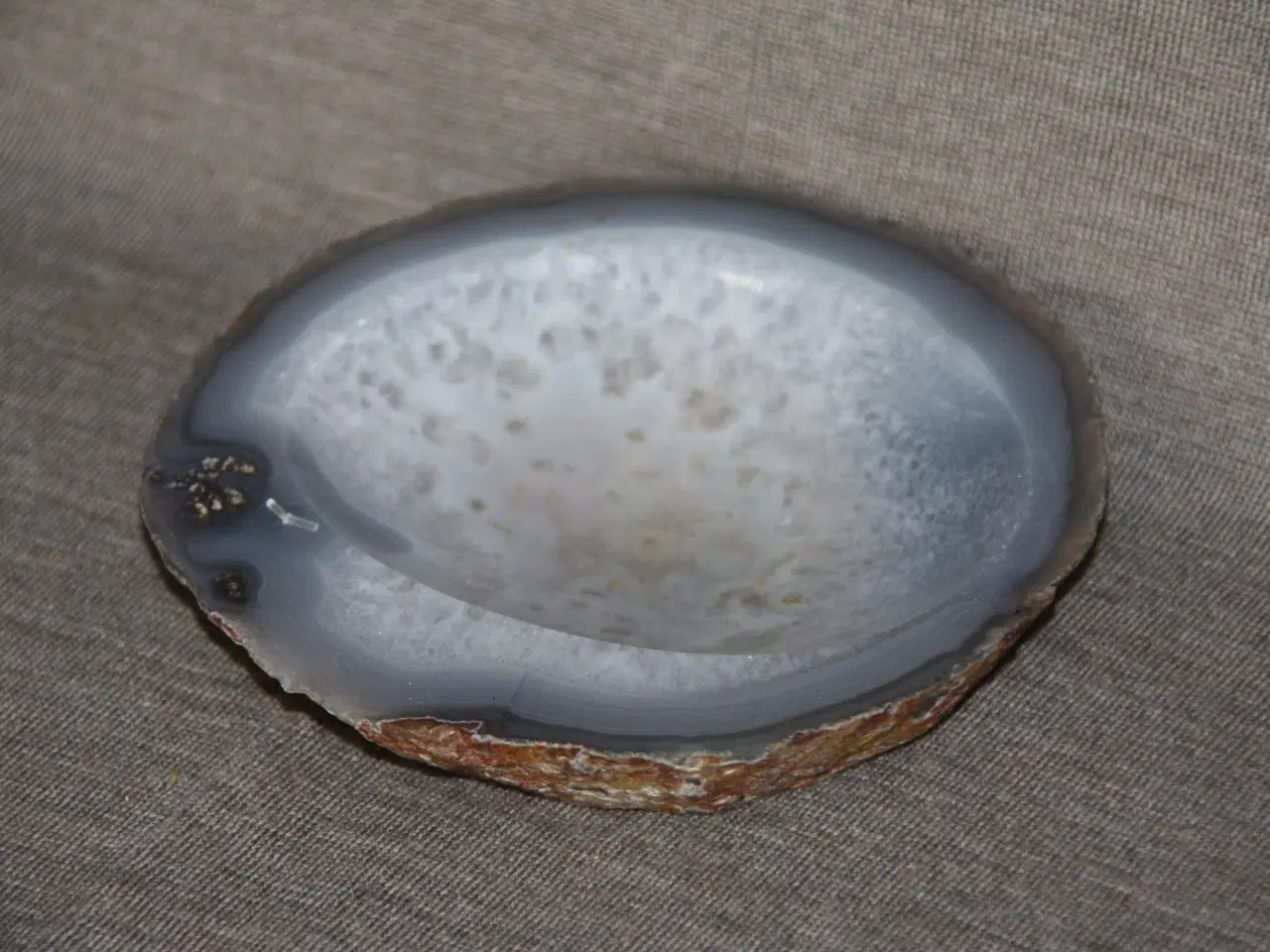 Billede 2 - Smuk smykkeskål af en sten 13 cm x 12 cm