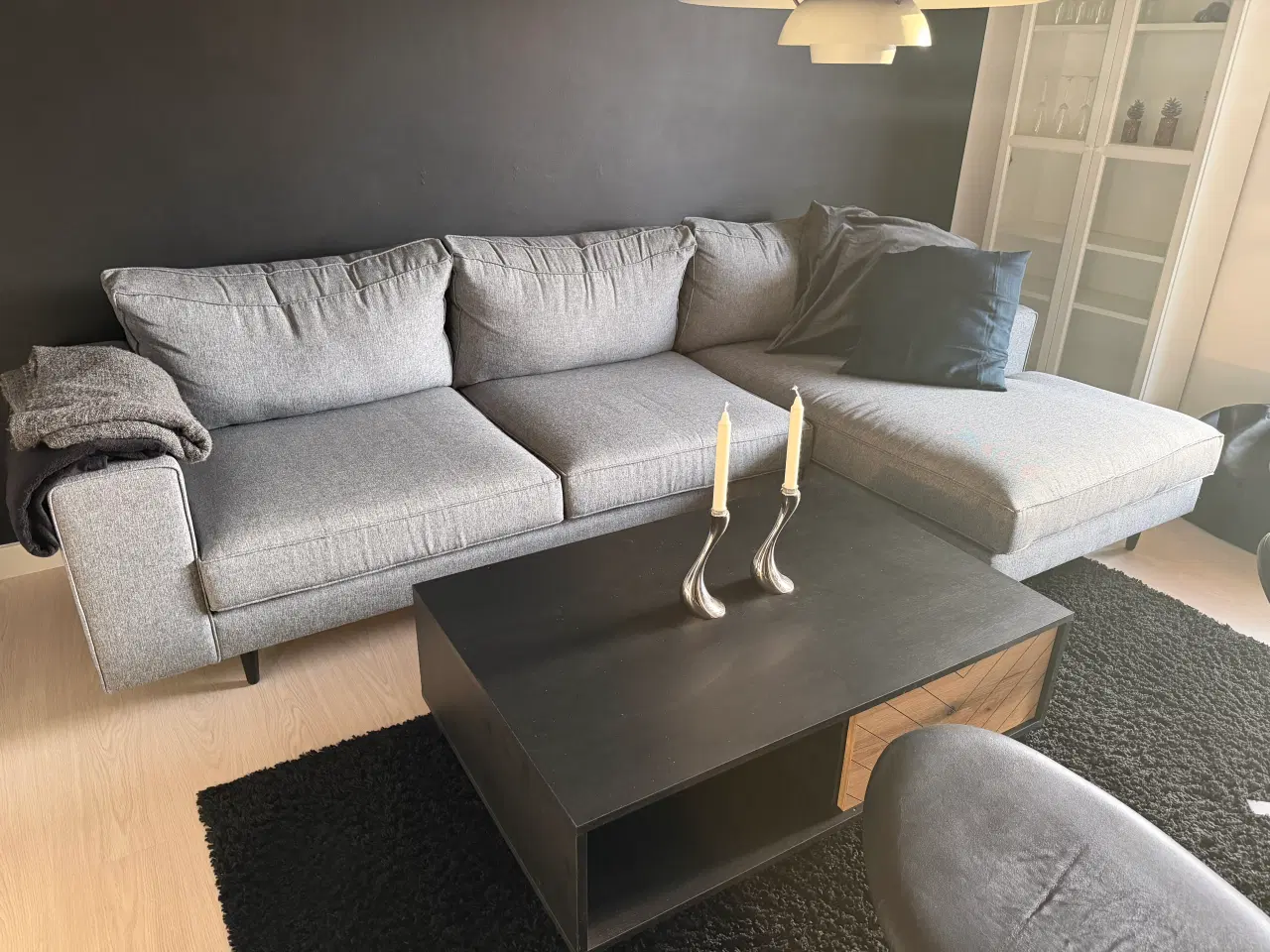 Billede 2 - Sofa med chaiselong i grå