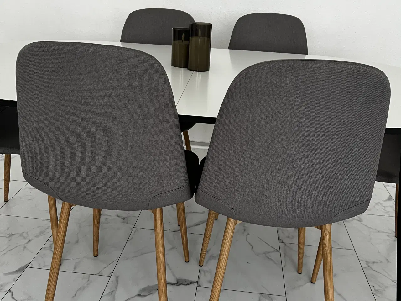 Billede 4 - Spisebord i hvid laminat 