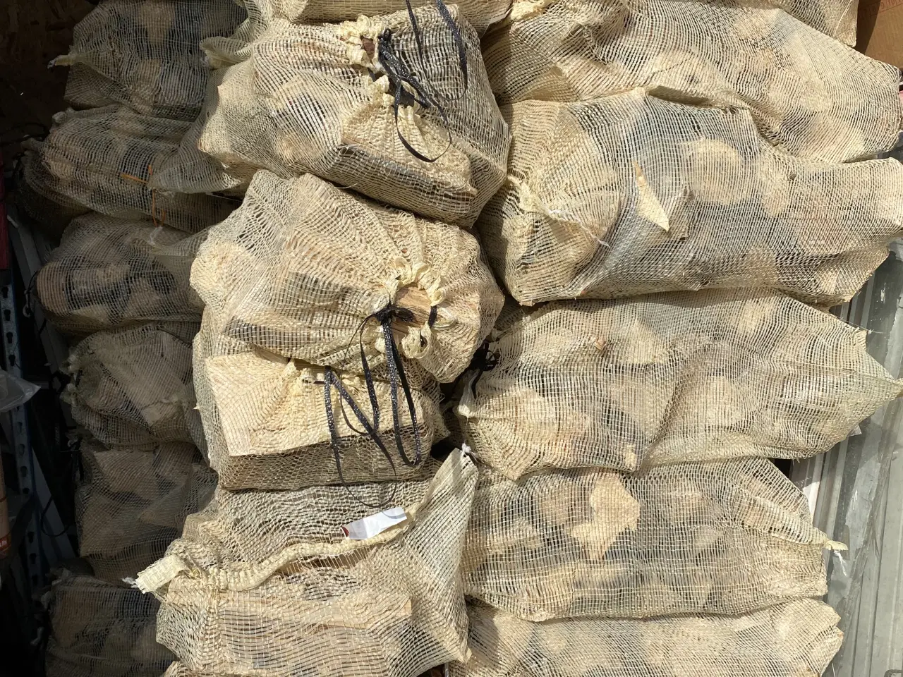 Billede 3 - Billigt TØRT BIRKETRÆ - BRÆNDE i sække sælges!