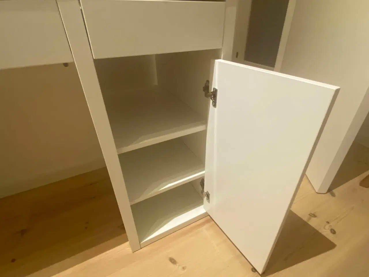 Billede 3 - IKEA MICKE Skrivebord (GRATIS)