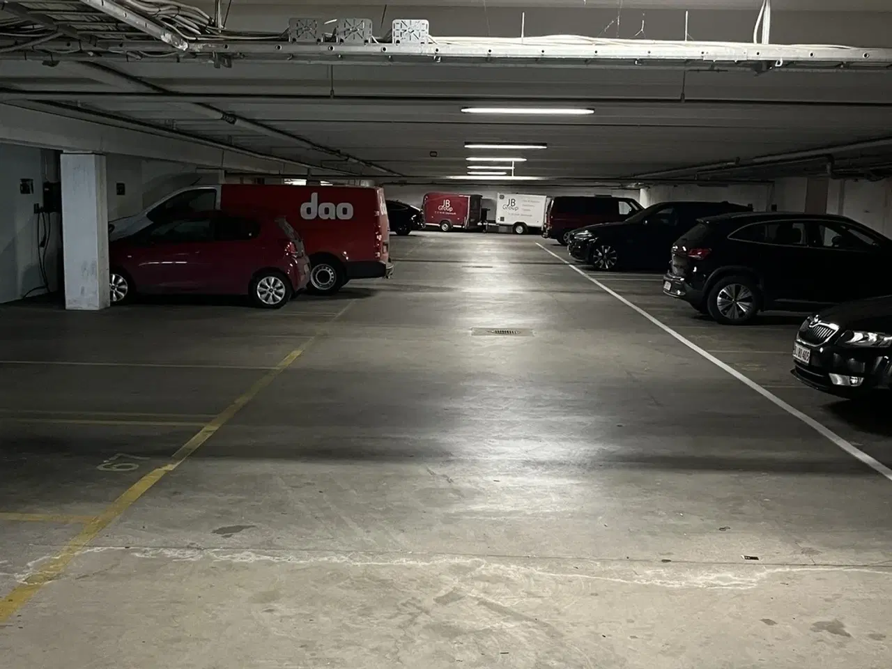 Billede 2 - Parkingerpladser til leje i aflukket kælder