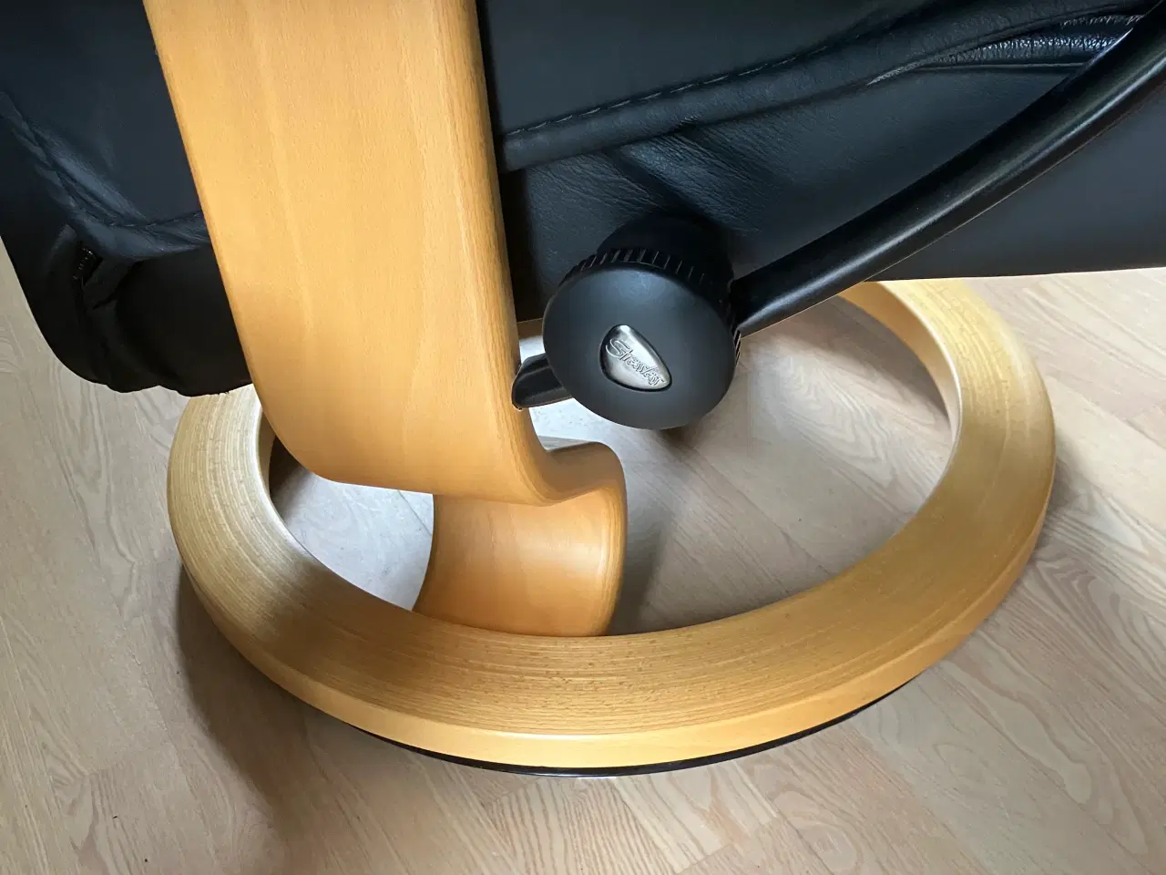 Billede 7 - Stressless stol med fodskammel