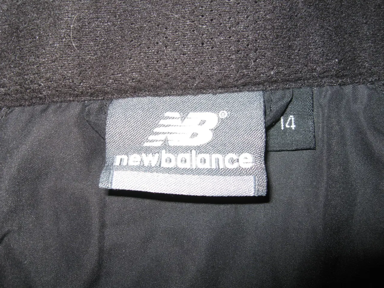 Billede 5 - New Balance løbejakke str 14